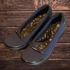 BZees Electric Pumps 8 Navy